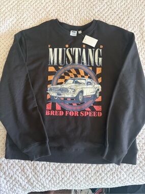 ⚫️⚫️ NWT Ford Mustang Graphic Crewneck Sweater - Black 🏁🏁